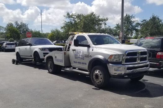Heavy Duty Truck Towing In Hallandale Beach Florida
