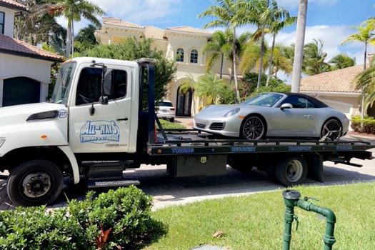 Tractor Trailer Towing-In-Pembroke Pines-Florida