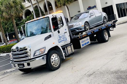 Tractor Trailer Towing in Pembroke Pines Florida